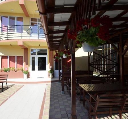 Hotel Talisman Костинещи Екстериор снимка