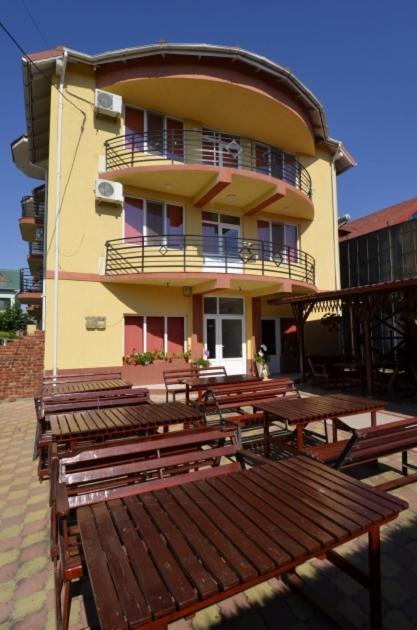 Hotel Talisman Костинещи Екстериор снимка