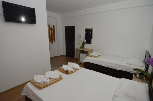 Hotel Talisman Костинещи Екстериор снимка